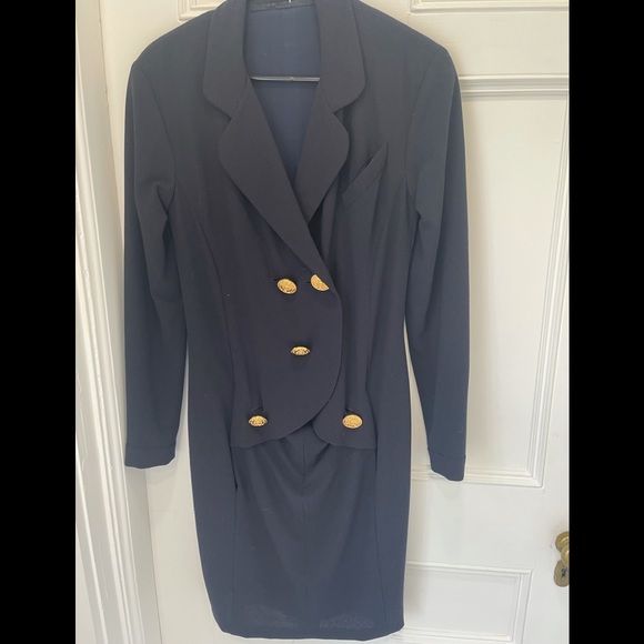 Vintage Chanel dress -buttons on it are fabulous - Picture 1 of 7